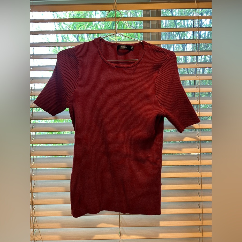 Women’s Zesica 2XL Fitted Burgundy Ribbed Knit Short Sleeve Top